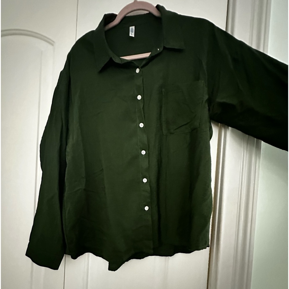 good condition super casual long sleeve button down!!